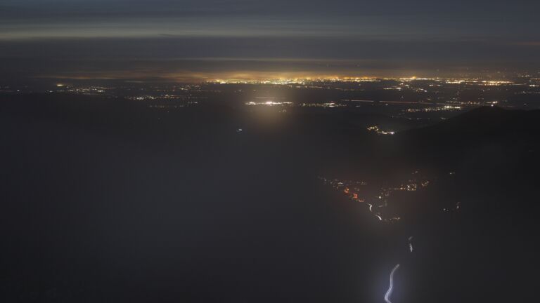 Dieses Bild zeigt eine Webcam-Aufnahme vom Achertal, aufgenommen am Montag, den 01.12.2025 um 18:00 Uhr. Die Temperatur betrug -2.5°C.