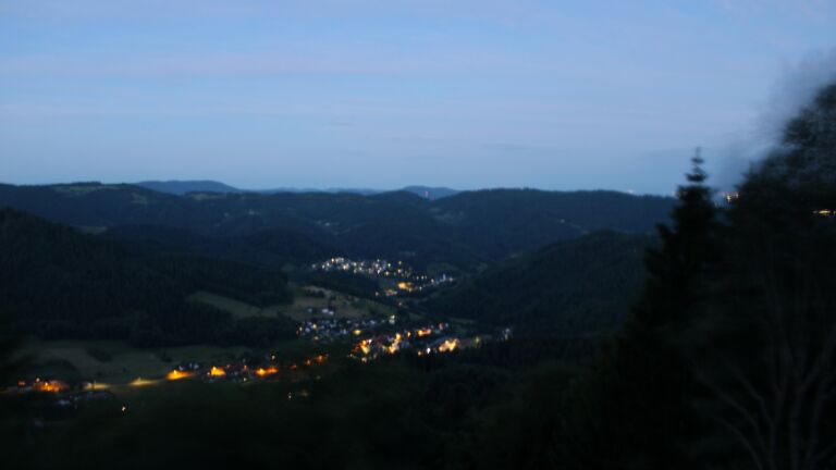 Dieses Bild zeigt eine Webcam-Aufnahme vom Achertal, aufgenommen am Samstag, den 06.06.2026 um 04:30 Uhr. Die Temperatur betrug 12.6°C.