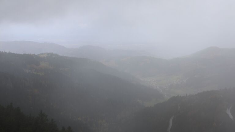 Dieses Bild zeigt eine Webcam-Aufnahme vom Achertal, aufgenommen am Donnerstag, den 23.10.2025 um 13:30 Uhr. Die Temperatur betrug 5.4°C.