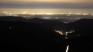 Dieses Bild zeigt eine Webcam-Aufnahme vom Achertal, aufgenommen am Freitag, den 10.04.2026 um 21:20 Uhr. Die Temperatur betrug 5.5°C.