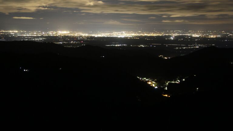 Dieses Bild zeigt eine Webcam-Aufnahme vom Achertal, aufgenommen am Freitag, den 29.08.2025 um 22:30 Uhr. Die Temperatur betrug 10.2°C.