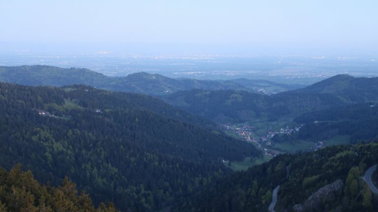 Dieses Bild zeigt eine Webcam-Aufnahme vom Achertal, aufgenommen am Samstag, den 25.04.2026 um 05:50 Uhr. Die Temperatur betrug 9.9°C.