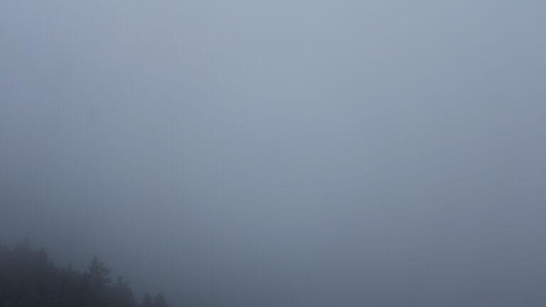 Dieses Bild zeigt eine Webcam-Aufnahme vom Achertal, aufgenommen am Montag, den 27.10.2025 um 07:30 Uhr. Die Temperatur betrug 0.4°C.