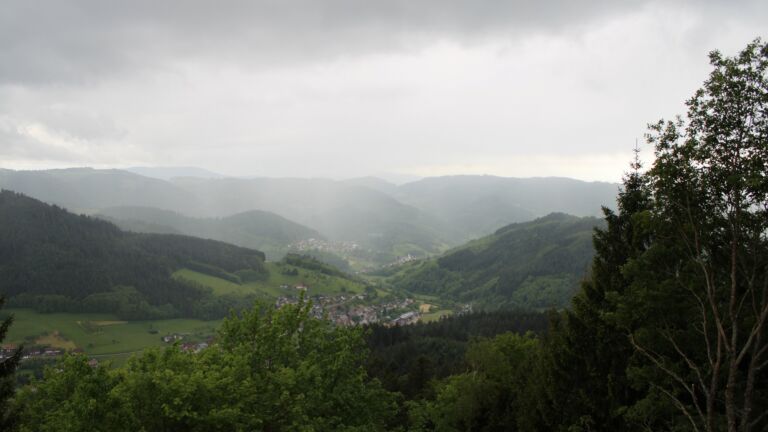 Dieses Bild zeigt eine Webcam-Aufnahme vom Achertal, aufgenommen am Freitag, den 15.05.2026 um 17:00 Uhr. Die Temperatur betrug 7°C.