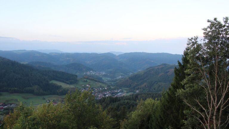 Dieses Bild zeigt eine Webcam-Aufnahme vom Achertal, aufgenommen am Montag, den 05.10.2026 um 07:50 Uhr. Die Temperatur betrug 13.5°C.
