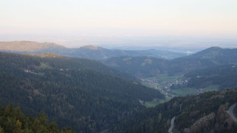 Dieses Bild zeigt eine Webcam-Aufnahme vom Achertal, aufgenommen am Freitag, den 17.04.2026 um 07:00 Uhr. Die Temperatur betrug 10.2°C.