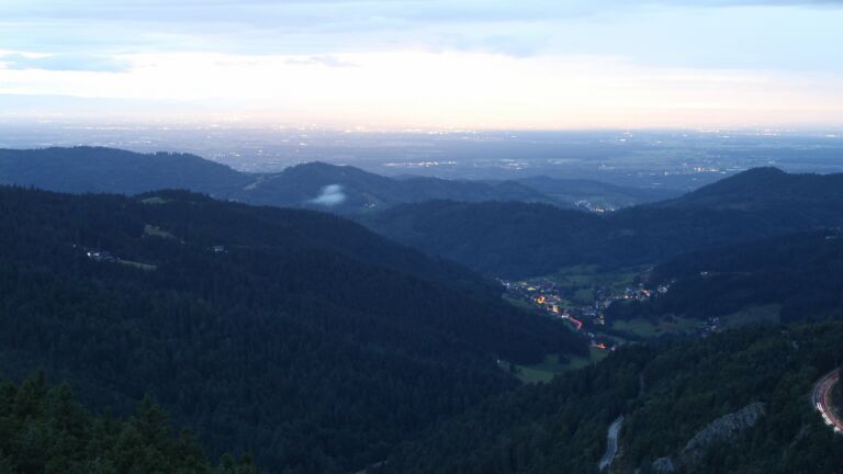 Dieses Bild zeigt eine Webcam-Aufnahme vom Achertal, aufgenommen am Freitag, den 29.08.2025 um 20:40 Uhr. Die Temperatur betrug 11.1°C.
