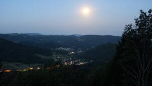 Dieses Bild zeigt eine Webcam-Aufnahme vom Achertal, aufgenommen am Donnerstag, den 30.07.2026 um 05:10 Uhr. Die Temperatur betrug 25.9°C.