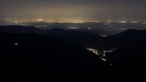 Dieses Bild zeigt eine Webcam-Aufnahme vom Achertal, aufgenommen am Montag, den 23.03.2026 um 05:10 Uhr. Die Temperatur betrug 5.1°C.