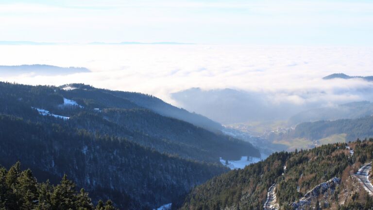 Dieses Bild zeigt eine Webcam-Aufnahme vom Achertal, aufgenommen am Samstag, den 22.11.2025 um 14:30 Uhr. Die Temperatur betrug -2.8°C.