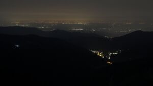 Dieses Bild zeigt eine Webcam-Aufnahme vom Achertal, aufgenommen am Montag, den 09.03.2026 um 04:00 Uhr. Die Temperatur betrug 8.3°C.