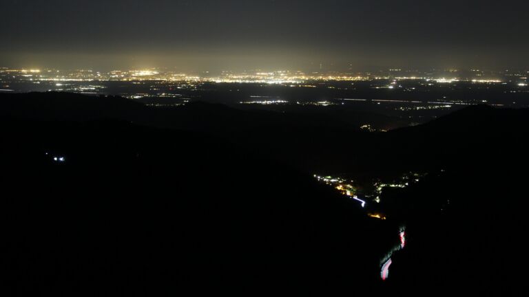 Dieses Bild zeigt eine Webcam-Aufnahme vom Achertal, aufgenommen am Donnerstag, den 23.04.2026 um 04:30 Uhr. Die Temperatur betrug 4.2°C.