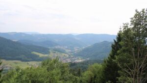 Dieses Bild zeigt eine Webcam-Aufnahme vom Achertal, aufgenommen am Mittwoch, den 15.07.2026 um 16:00 Uhr. Die Temperatur betrug 26.8°C.