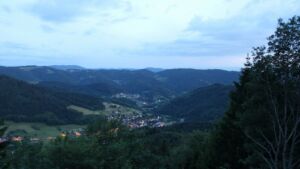 Dieses Bild zeigt eine Webcam-Aufnahme vom Achertal, aufgenommen am Dienstag, den 09.06.2026 um 22:00 Uhr. Die Temperatur betrug 11.6°C.