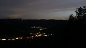 Dieses Bild zeigt eine Webcam-Aufnahme vom Achertal, aufgenommen am Donnerstag, den 20.08.2026 um 21:40 Uhr. Die Temperatur betrug 17.7°C.
