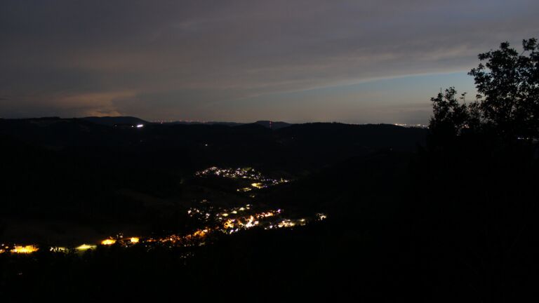 Dieses Bild zeigt eine Webcam-Aufnahme vom Achertal, aufgenommen am Donnerstag, den 20.08.2026 um 21:40 Uhr. Die Temperatur betrug 17.7°C.