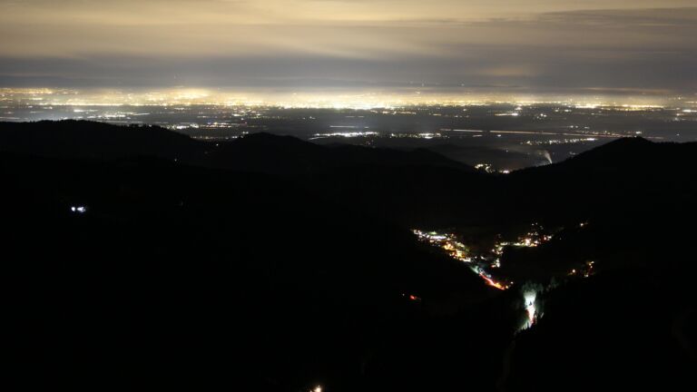 Dieses Bild zeigt eine Webcam-Aufnahme vom Achertal, aufgenommen am Mittwoch, den 03.12.2025 um 06:00 Uhr. Die Temperatur betrug 4.2°C.