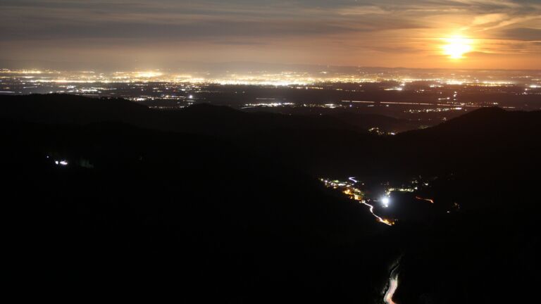 Dieses Bild zeigt eine Webcam-Aufnahme vom Achertal, aufgenommen am Dienstag, den 04.11.2025 um 05:40 Uhr. Die Temperatur betrug 5.4°C.