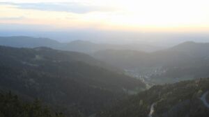 Dieses Bild zeigt eine Webcam-Aufnahme vom Achertal, aufgenommen am Donnerstag, den 16.04.2026 um 19:50 Uhr. Die Temperatur betrug 12.8°C.