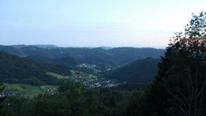 Dieses Bild zeigt eine Webcam-Aufnahme vom Achertal, aufgenommen am Samstag, den 13.06.2026 um 22:00 Uhr. Die Temperatur betrug 18.1°C.