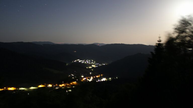 Dieses Bild zeigt eine Webcam-Aufnahme vom Achertal, aufgenommen am Dienstag, den 26.05.2026 um 02:00 Uhr. Die Temperatur betrug 21.4°C.