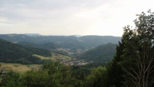 Dieses Bild zeigt eine Webcam-Aufnahme vom Achertal, aufgenommen am Montag, den 10.08.2026 um 18:50 Uhr. Die Temperatur betrug 27.1°C.