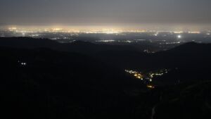 Dieses Bild zeigt eine Webcam-Aufnahme vom Achertal, aufgenommen am Samstag, den 25.04.2026 um 02:30 Uhr. Die Temperatur betrug 10.6°C.