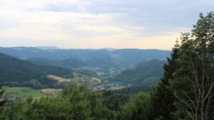 Dieses Bild zeigt eine Webcam-Aufnahme vom Achertal, aufgenommen am Sonntag, den 21.06.2026 um 19:20 Uhr. Die Temperatur betrug 30.2°C.