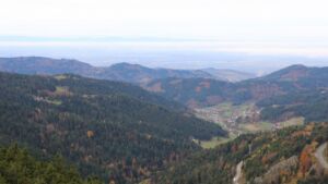 Dieses Bild zeigt eine Webcam-Aufnahme vom Achertal, aufgenommen am Freitag, den 31.10.2025 um 10:50 Uhr. Die Temperatur betrug 10.2°C.