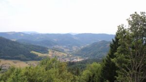 Dieses Bild zeigt eine Webcam-Aufnahme vom Achertal, aufgenommen am Samstag, den 15.08.2026 um 15:50 Uhr. Die Temperatur betrug 30.3°C.