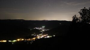 Dieses Bild zeigt eine Webcam-Aufnahme vom Achertal, aufgenommen am Freitag, den 18.09.2026 um 23:00 Uhr. Die Temperatur betrug 12.6°C.