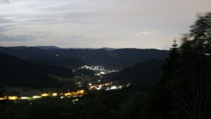 Dieses Bild zeigt eine Webcam-Aufnahme vom Achertal, aufgenommen am Dienstag, den 02.06.2026 um 02:00 Uhr. Die Temperatur betrug 16.4°C.