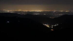 Dieses Bild zeigt eine Webcam-Aufnahme vom Achertal, aufgenommen am Freitag, den 20.03.2026 um 23:00 Uhr. Die Temperatur betrug 4.6°C.