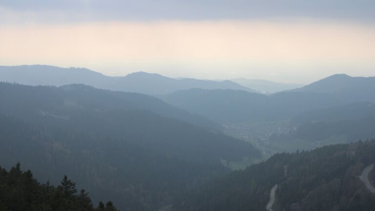 Dieses Bild zeigt eine Webcam-Aufnahme vom Achertal, aufgenommen am Dienstag, den 14.04.2026 um 18:10 Uhr. Die Temperatur betrug 4.5°C.