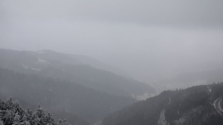 Dieses Bild zeigt eine Webcam-Aufnahme vom Achertal, aufgenommen am Mittwoch, den 24.12.2025 um 15:00 Uhr. Die Temperatur betrug -5.9°C.