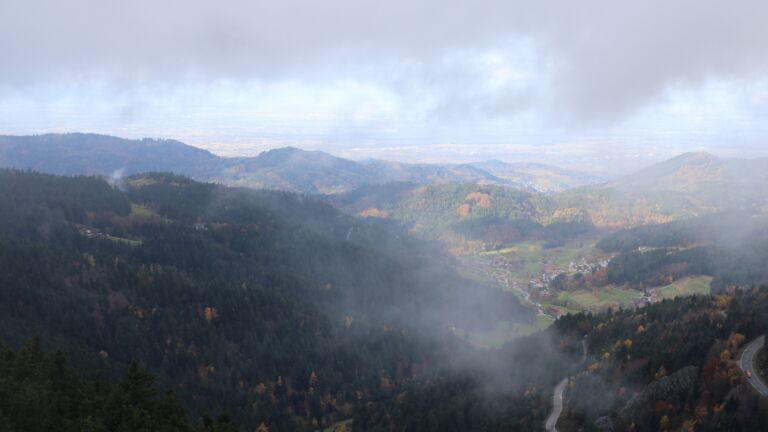 Dieses Bild zeigt eine Webcam-Aufnahme vom Achertal, aufgenommen am Montag, den 03.11.2025 um 11:30 Uhr. Die Temperatur betrug 4.1°C.