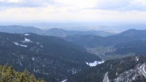 Dieses Bild zeigt eine Webcam-Aufnahme vom Achertal, aufgenommen am Mittwoch, den 01.04.2026 um 16:00 Uhr. Die Temperatur betrug 2°C.