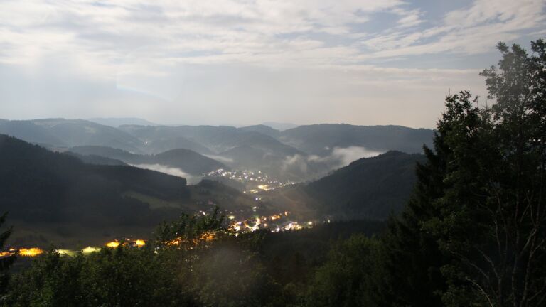 Dieses Bild zeigt eine Webcam-Aufnahme vom Achertal, aufgenommen am Samstag, den 01.08.2026 um 04:00 Uhr. Die Temperatur betrug 16.4°C.