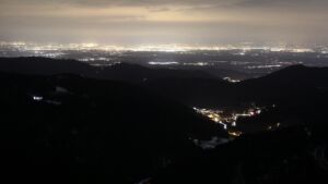 Dieses Bild zeigt eine Webcam-Aufnahme vom Achertal, aufgenommen am Mittwoch, den 14.01.2026 um 21:00 Uhr. Die Temperatur betrug 5.5°C.