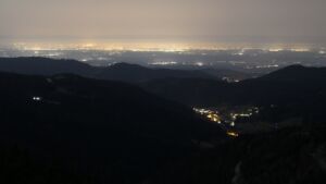 Dieses Bild zeigt eine Webcam-Aufnahme vom Achertal, aufgenommen am Freitag, den 06.03.2026 um 04:30 Uhr. Die Temperatur betrug 11.4°C.