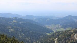 Dieses Bild zeigt eine Webcam-Aufnahme vom Achertal, aufgenommen am Samstag, den 18.04.2026 um 15:40 Uhr. Die Temperatur betrug 15.9°C.