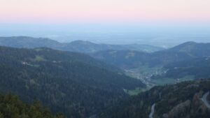 Dieses Bild zeigt eine Webcam-Aufnahme vom Achertal, aufgenommen am Freitag, den 17.04.2026 um 06:40 Uhr. Die Temperatur betrug 9.6°C.