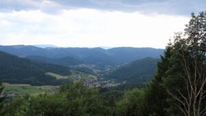 Dieses Bild zeigt eine Webcam-Aufnahme vom Achertal, aufgenommen am Mittwoch, den 01.07.2026 um 16:40 Uhr. Die Temperatur betrug 23.4°C.
