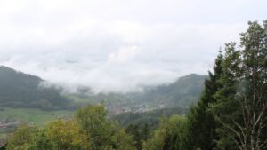 Dieses Bild zeigt eine Webcam-Aufnahme vom Achertal, aufgenommen am Sonntag, den 18.10.2026 um 12:50 Uhr. Die Temperatur betrug 7.3°C.