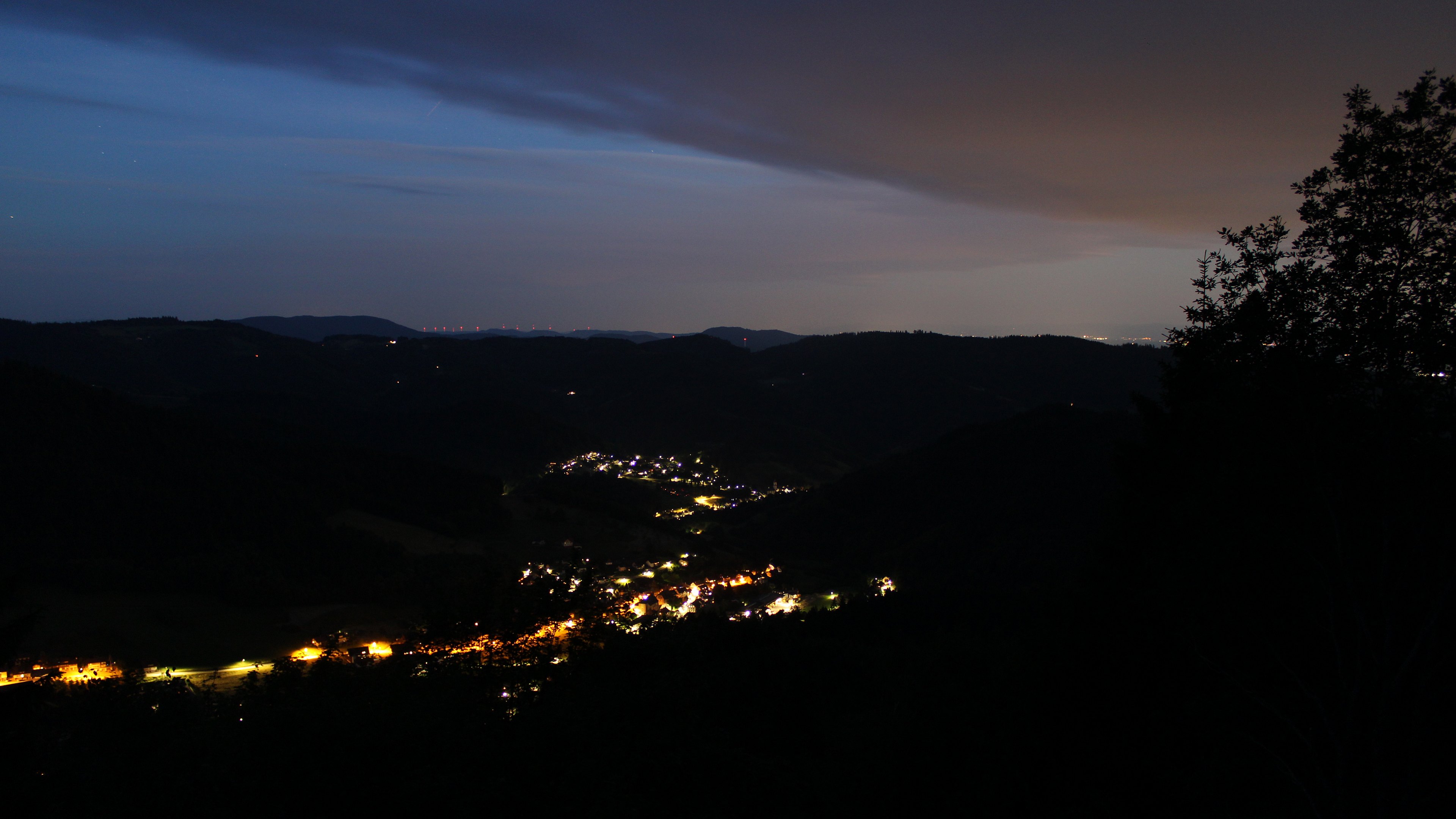 Dieses Bild zeigt eine Webcam-Aufnahme vom Achertal, aufgenommen am Sonntag, den 14.06.2026 um 22:50 Uhr. Die Temperatur betrug 13.5°C.