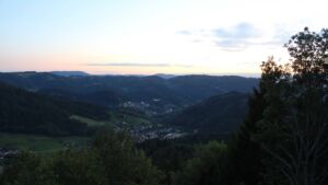 Dieses Bild zeigt eine Webcam-Aufnahme vom Achertal, aufgenommen am Dienstag, den 15.09.2026 um 20:00 Uhr. Die Temperatur betrug 22.8°C.