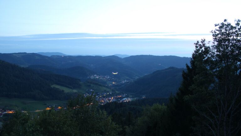 Dieses Bild zeigt eine Webcam-Aufnahme vom Achertal, aufgenommen am Donnerstag, den 24.09.2026 um 19:50 Uhr. Die Temperatur betrug 13.2°C.