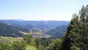 Dieses Bild zeigt eine Webcam-Aufnahme vom Achertal, aufgenommen am Samstag, den 04.07.2026 um 16:40 Uhr. Die Temperatur betrug 27.5°C.