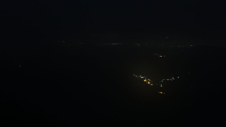 Dieses Bild zeigt eine Webcam-Aufnahme vom Achertal, aufgenommen am Sonntag, den 06.07.2025 um 23:20 Uhr. Die Temperatur betrug 9.5°C.