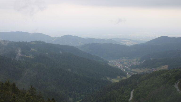 Dieses Bild zeigt eine Webcam-Aufnahme vom Achertal, aufgenommen am Sonntag, den 25.05.2025 um 08:50 Uhr. Die Temperatur betrug 7.3°C.